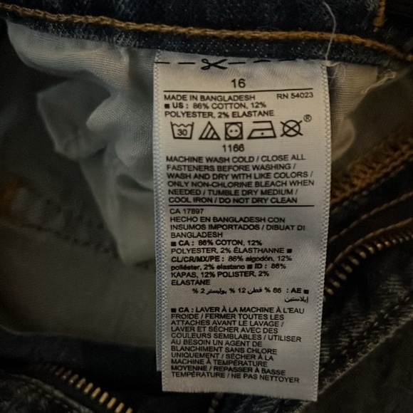Old Navy Boy's distressed jeans - Picture 3 of 3